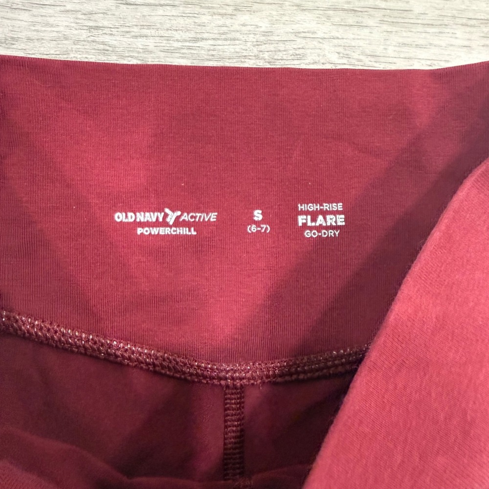 Old Navy Active Girls PowerChill High Rise Flare Leggings Burgundy Maroon S 6-7 - Picture 3 of 4